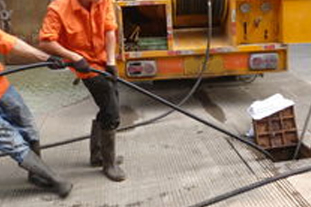 铁东路工业管道疏通清洗|疏通蹲便器的方法,被修水管的